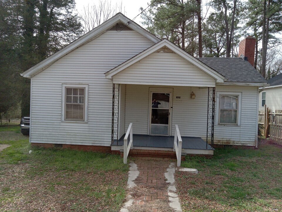 305 Bute St in Warrenton, NC - Building Photo