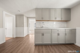 63 Park Ave in Enfield, CT - Building Photo - Building Photo