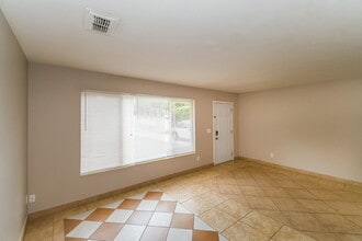 7839 Lemans Dr in Jacksonville, FL - Building Photo - Building Photo