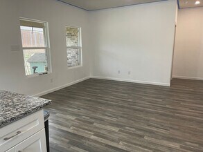 932 Avagail Ave in Springtown, TX - Foto de edificio - Building Photo