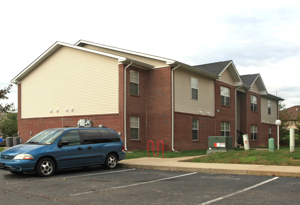 Saddle Creek Apartments in Elizabethtown, KY - Building Photo