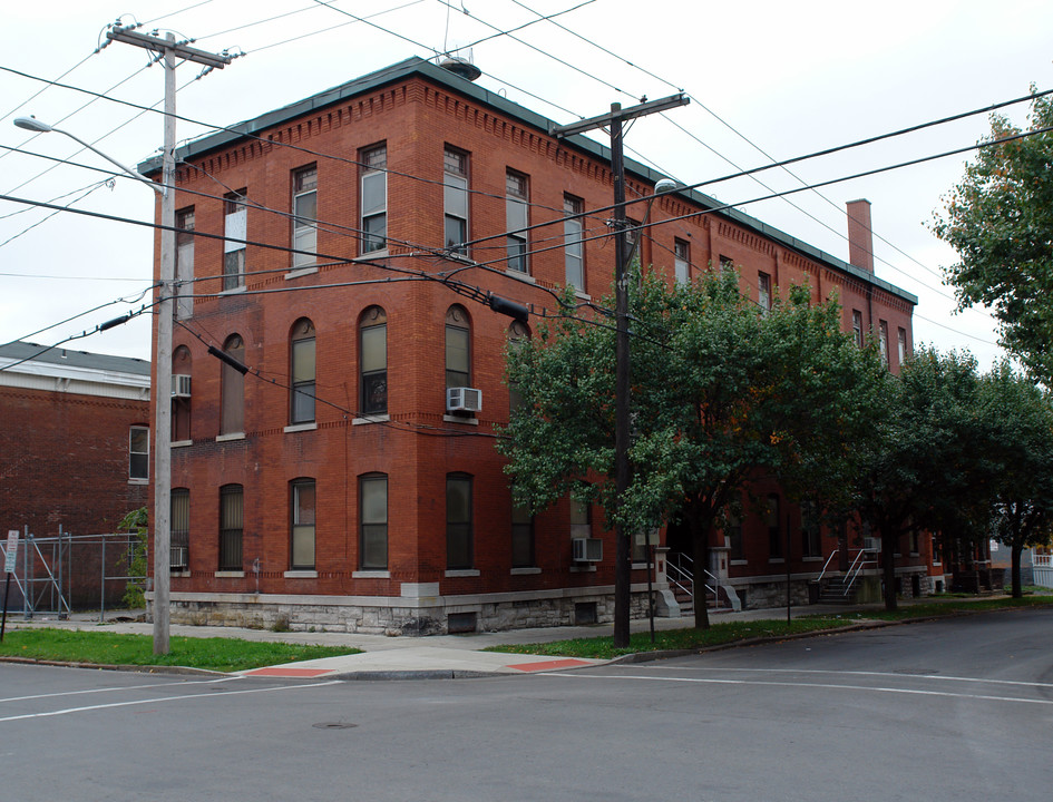 212 Ash St in Syracuse, NY - Building Photo