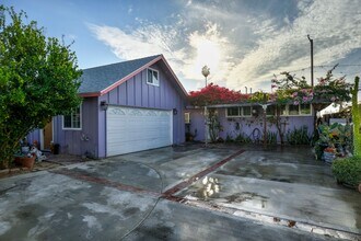10436 Rose Hedge Dr in Whittier, CA - Building Photo - Building Photo