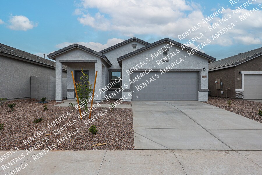 32395 N Newby Dr in San Tan Valley, AZ - Building Photo