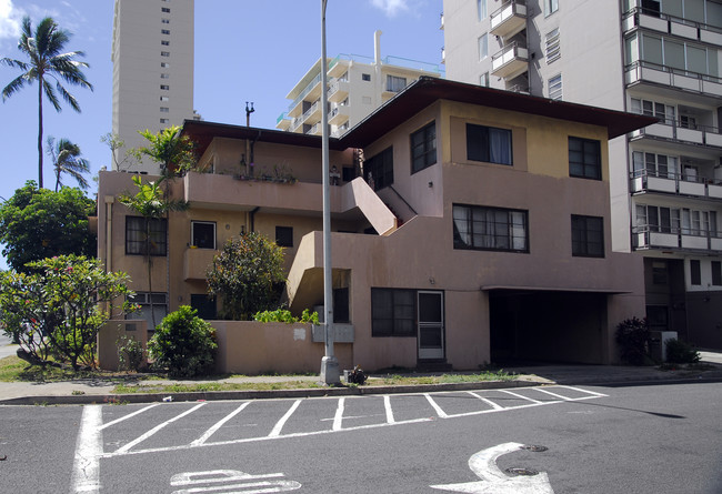 2215 Ala Wai Blvd in Honolulu, HI - Foto de edificio - Building Photo