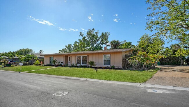 property at 990 Bogey Ln