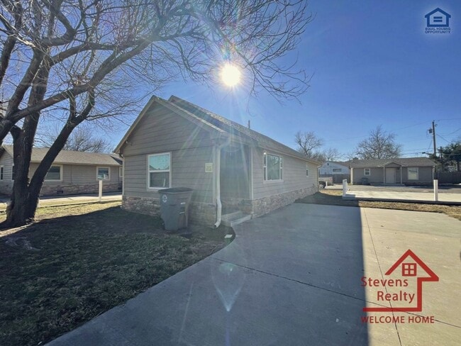 property at 1604 NW Lindy Ave