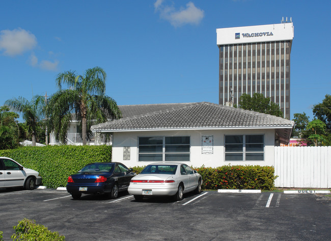 Roses Cottages in Fort Lauderdale, FL - Building Photo - Building Photo