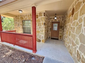2106 Red Fox Rd in Austin, TX - Building Photo - Building Photo