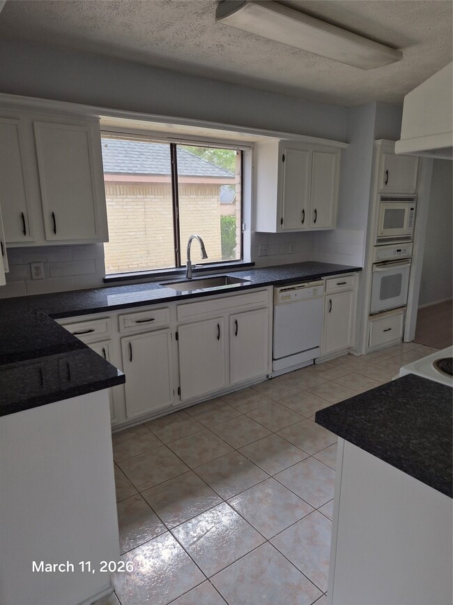 property at 2923 Edgewood Dr