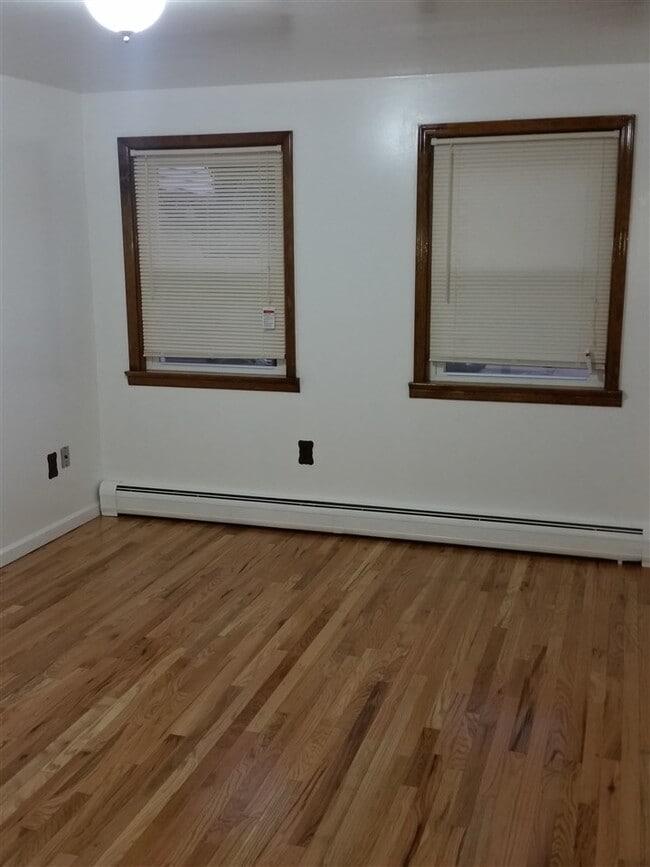 343 New York Ave in Jersey City, NJ - Building Photo - Building Photo