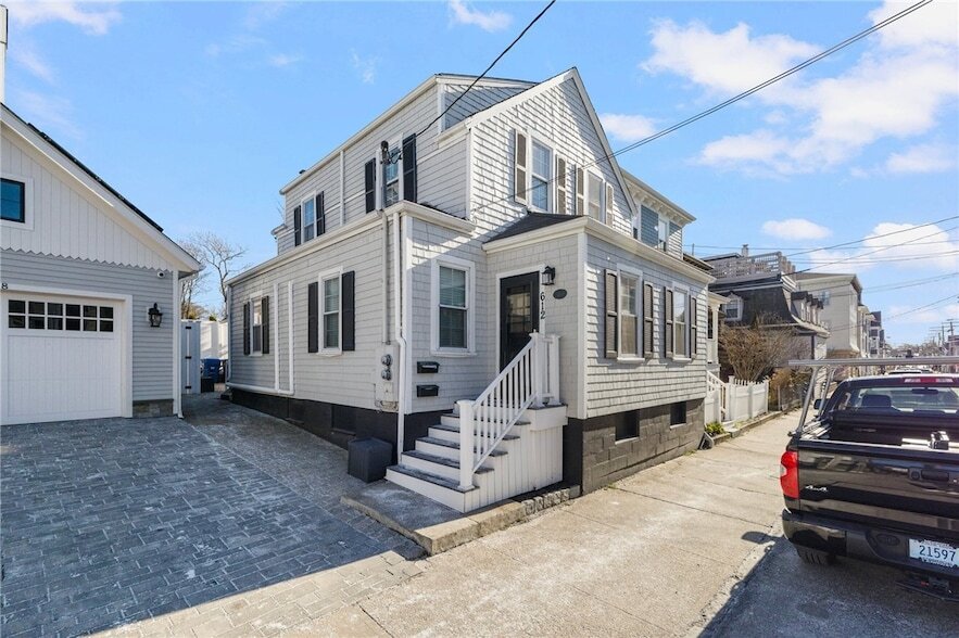 612 Thames St, Unit 11615 in Newport, RI - Building Photo