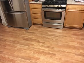230 Pleasant St-Unit -3rd Floor in New Britain, CT - Building Photo - Building Photo