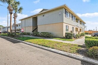 550 Golden Raintree Pl, Unit 550 in Brandon, FL - Foto de edificio - Building Photo