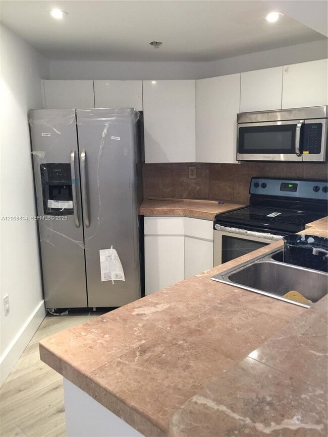 9711 Fontainebleau Blvd in Miami, FL - Building Photo - Building Photo