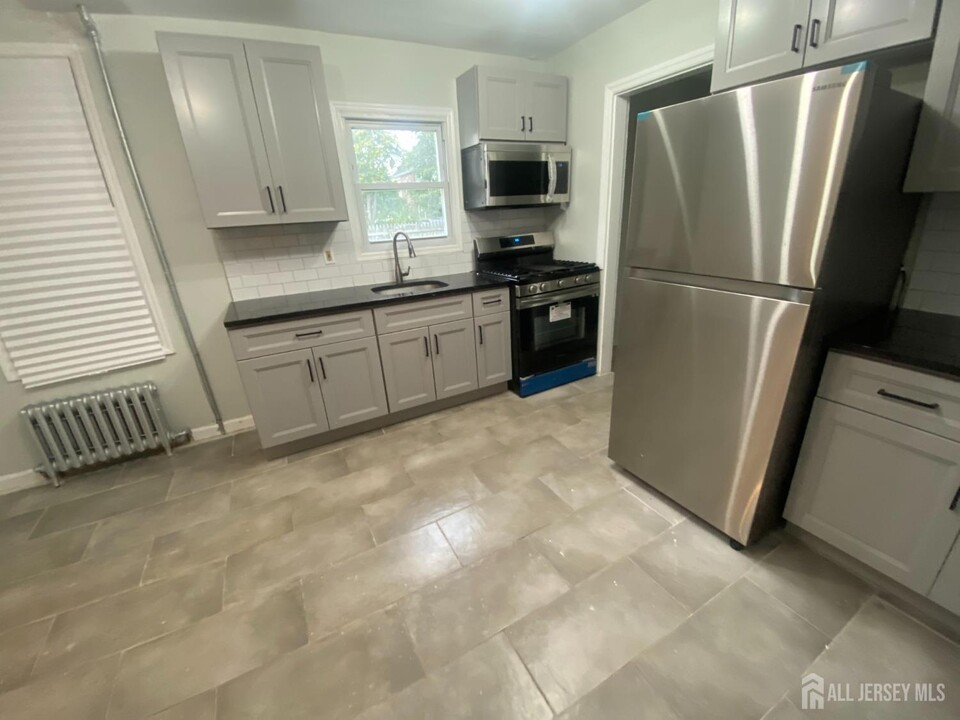 148 Jones Ave in New Brunswick, NJ - Building Photo
