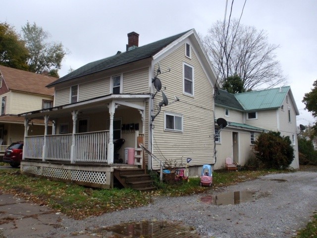 54 Terrill St in Rutland, VT - Foto de edificio