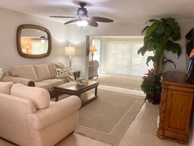 11449 W Bayshore Dr in Crystal River, FL - Building Photo - Building Photo