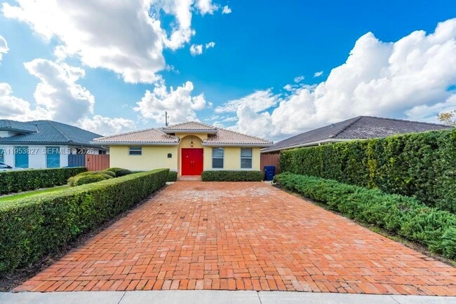 4370 SW 82nd Ave in Miami, FL - Building Photo - Building Photo