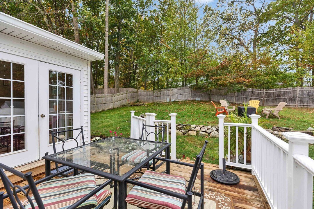 52 Jonathan Ln in Manchester, NH - Building Photo