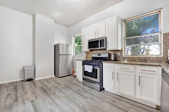 1205 W Oakdale Ave in Chicago, IL - Building Photo - Building Photo