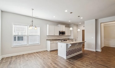 112 Boomer St in Benson, NC - Foto de edificio - Building Photo