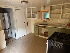 421 8th St, Unit Rustic Cottage in Petaluma, CA - Foto de edificio - Building Photo