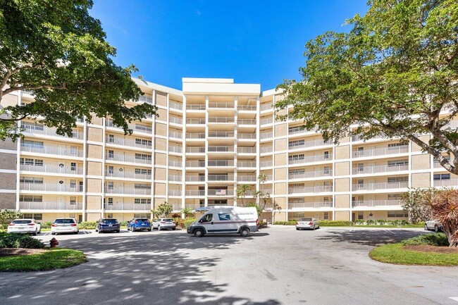 3090 N Course Dr in Pompano Beach, FL - Building Photo - Building Photo