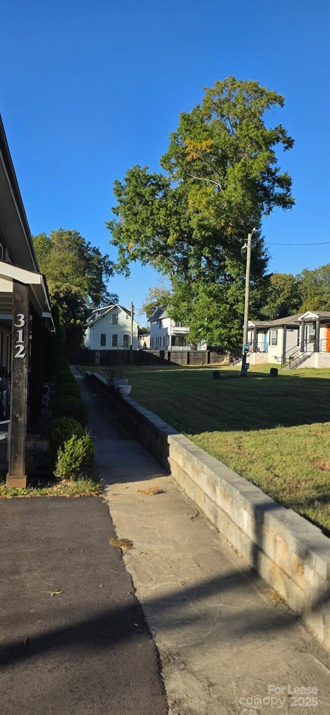 310 State St in Charlotte, NC - Building Photo - Building Photo