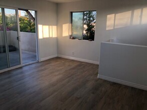 205 7th Ave, Unit 2 in Los Angeles, CA - Building Photo - Building Photo