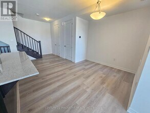 82 Yorkshire Dr in Barrie, ON - Building Photo - Building Photo