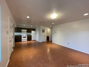 1721 Quintana Rd, Unit 201 in San Antonio, TX - Building Photo - Building Photo