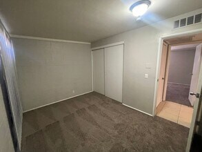 1844 Golden Arrow Dr in Las Vegas, NV - Building Photo - Building Photo
