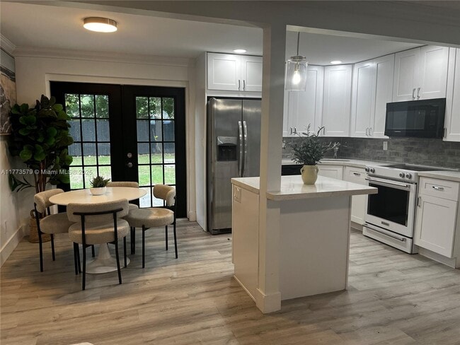 5709 Douglas St in Hollywood, FL - Building Photo - Building Photo