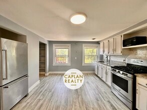 42 Warren St, Unit 4 in New Haven, CT - Foto de edificio - Building Photo