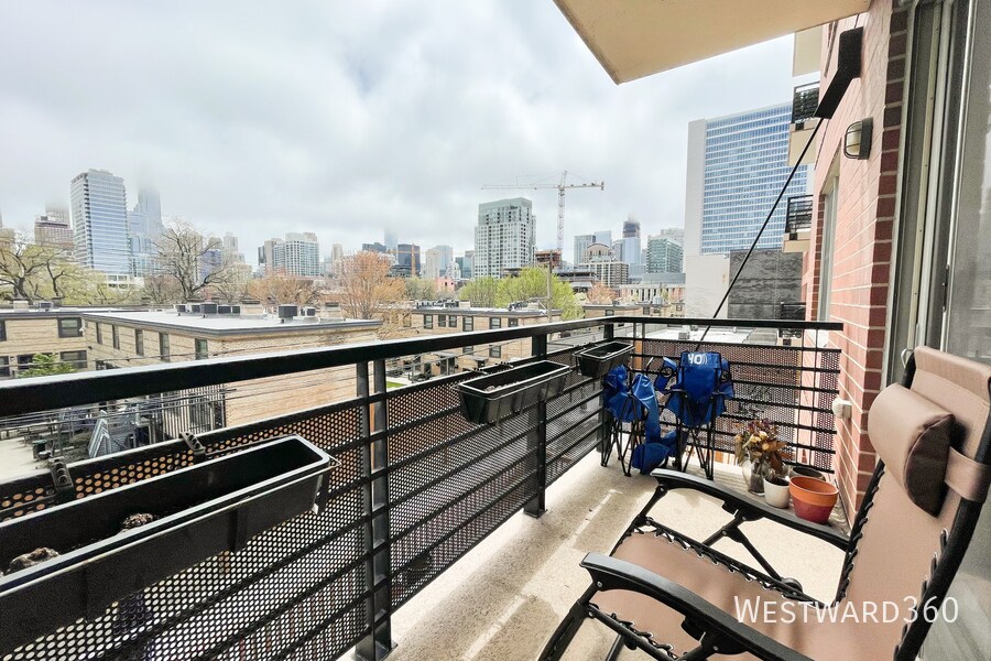 873 N Larrabee St in Chicago, IL - Building Photo