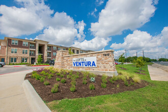 Lofts at Ventura in San Antonio, TX - Foto de edificio - Building Photo