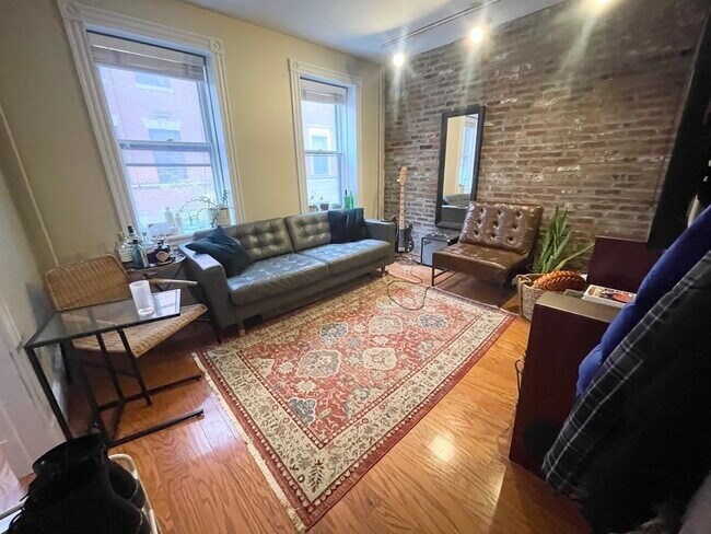59 Myrtle St, Unit 3 in Boston, MA - Building Photo - Building Photo