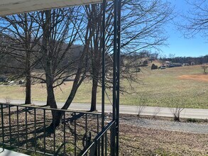125 Strawberry Ln in Clinton, TN - Foto de edificio - Building Photo