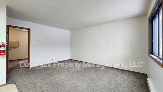 1315 34th St Cir S in Moorhead, MN - Building Photo - Building Photo