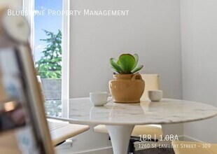 1260 SE Lambert St in Portland, OR - Building Photo - Building Photo