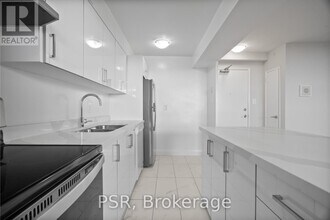 111-2111 Raglan Ave in Toronto, ON - Building Photo - Building Photo