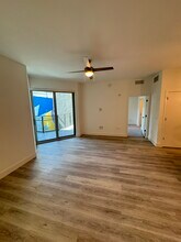 60 NW 31st St, Unit B3 in Miami, FL - Foto de edificio - Building Photo