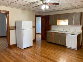 24 Saint Anthony St, Unit 1 in Chicopee, MA - Foto de edificio - Building Photo