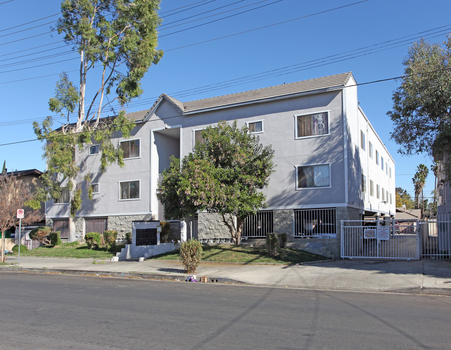 7344 Eton Ave in Canoga Park, CA - Building Photo