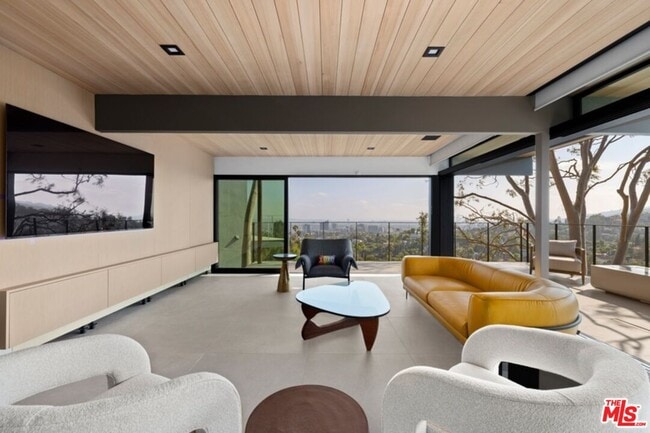 5671 Spreading Oak Dr in Los Angeles, CA - Building Photo - Building Photo