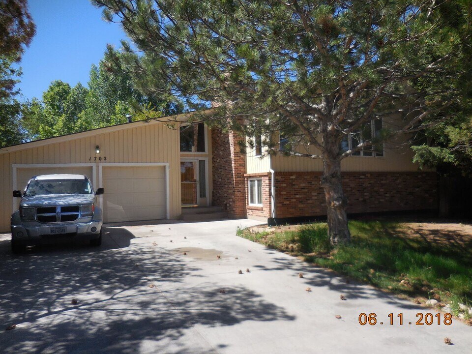 1702 W Hill Rd in Laramie, WY - Building Photo