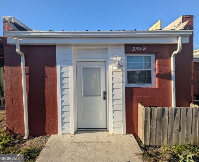 property at 242 N 5th Ave