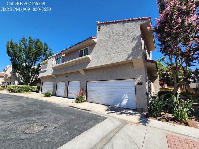 9754 Huntington Dr in Rancho Cucamonga, CA - Foto de edificio - Building Photo