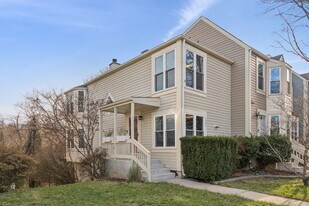 7307 Castleberg Ct in Alexandria, VA - Building Photo
